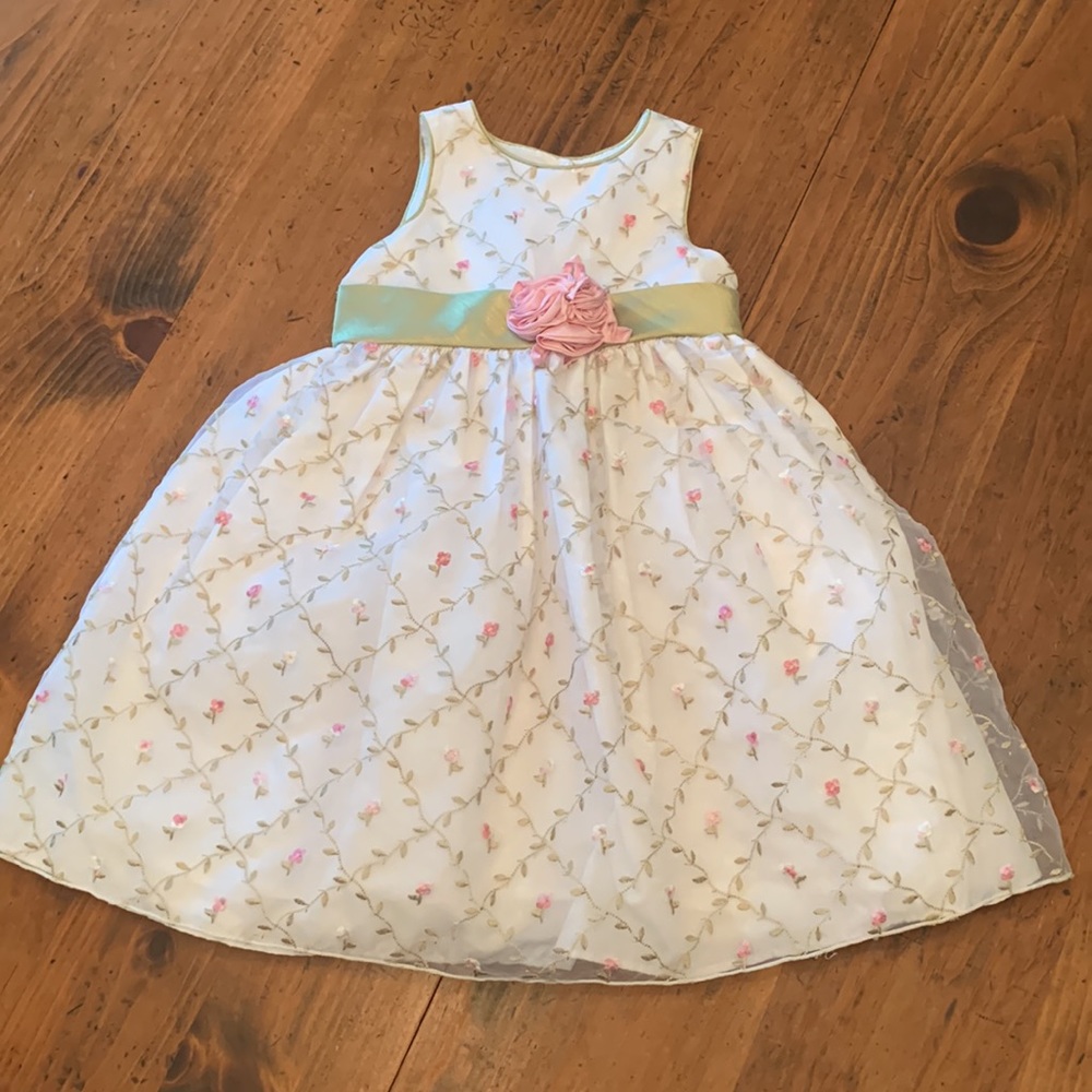 White Marmellata Dress w/ Embroidered pink roses and a green bow Size 2T
